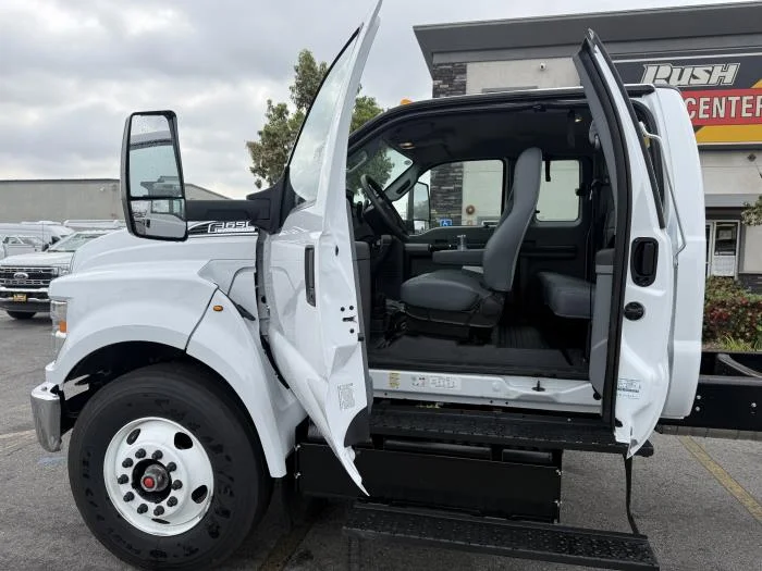 2027 Ford F-750 — photo 9