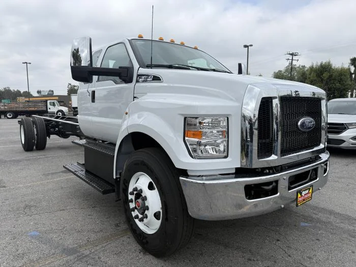 2027 Ford F-750 — photo 5