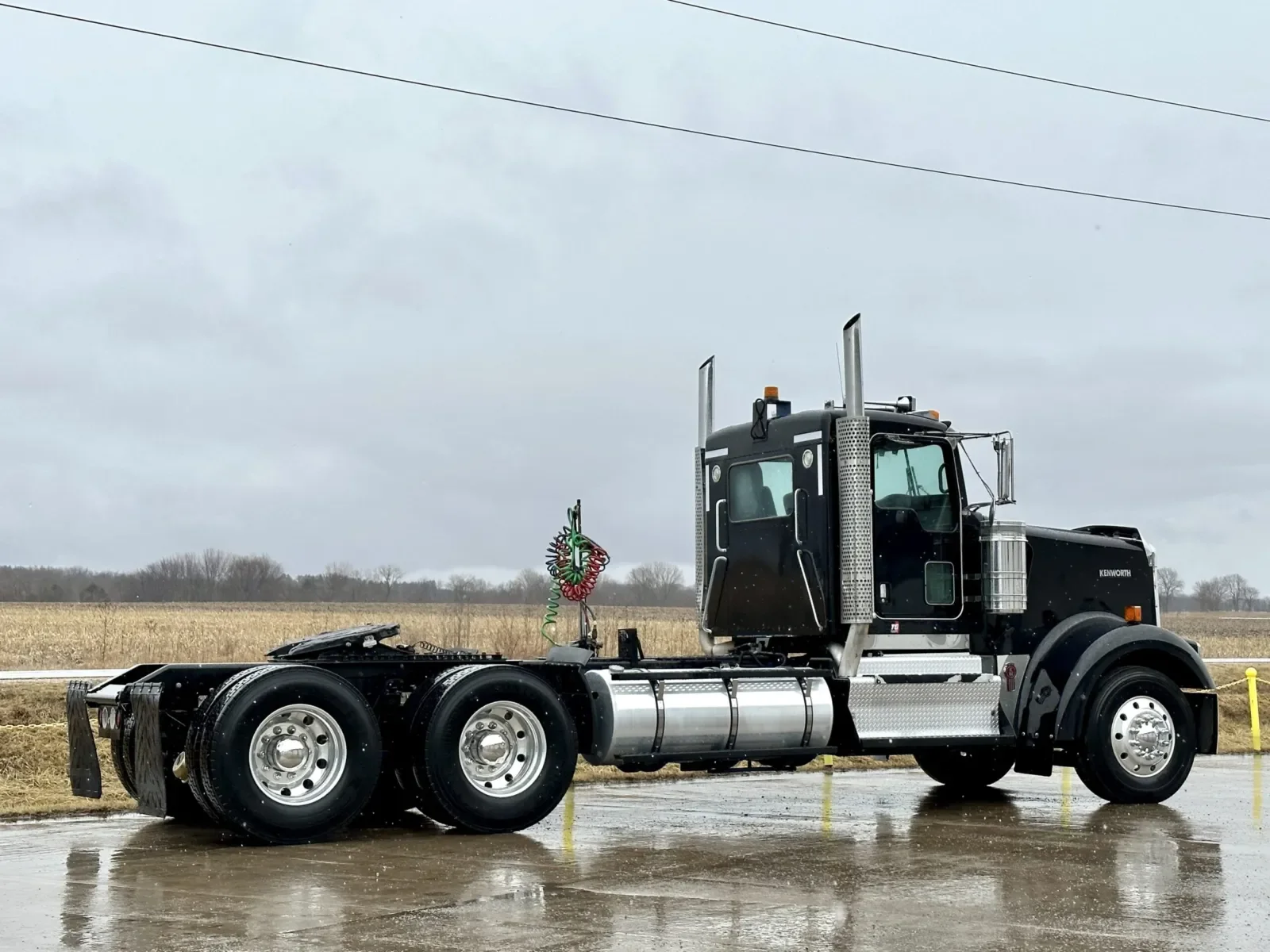 2011 Kenworth W900 in New Lenox, IL — photo 4