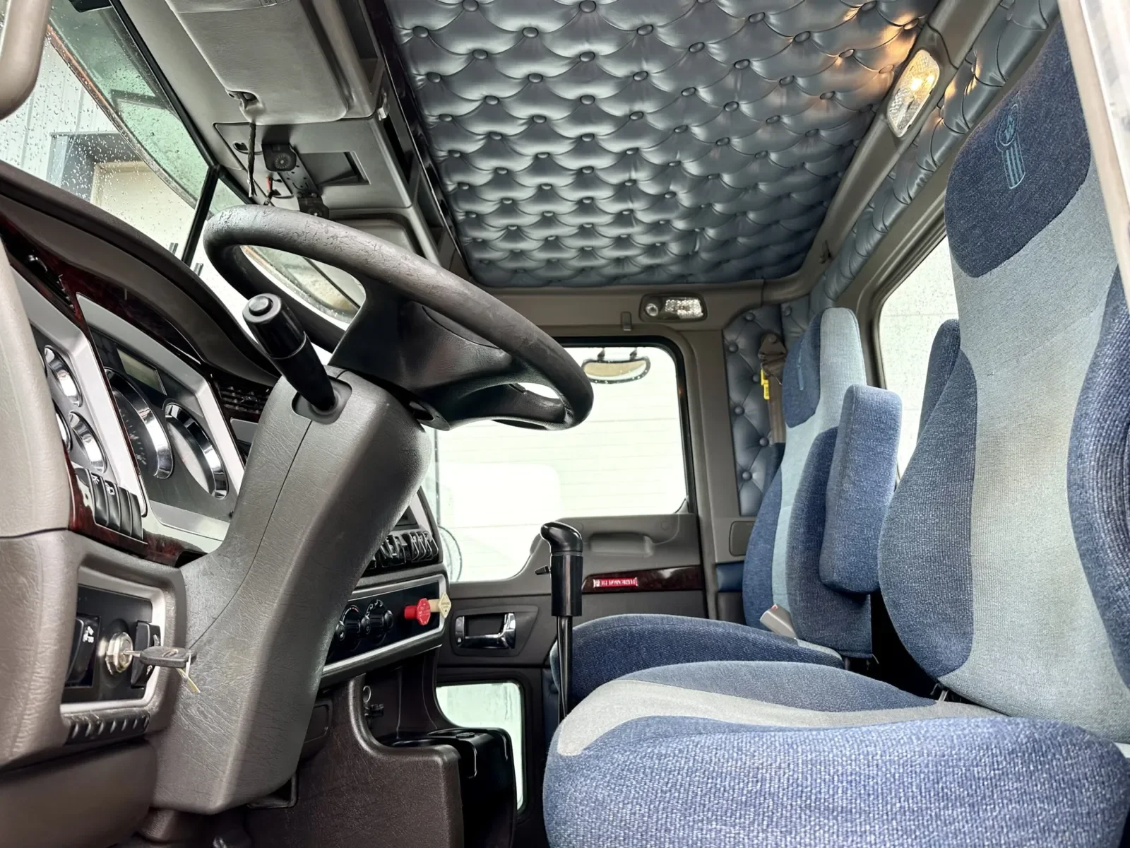 2011 Kenworth W900 in New Lenox, IL — photo 12