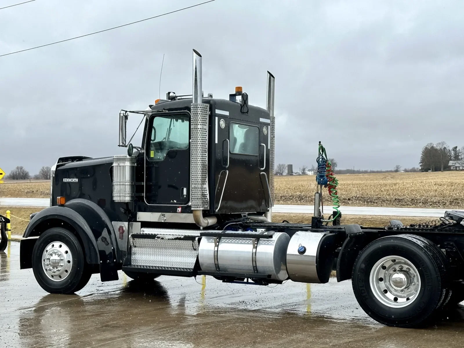 2011 Kenworth W900 in New Lenox, IL — photo 7