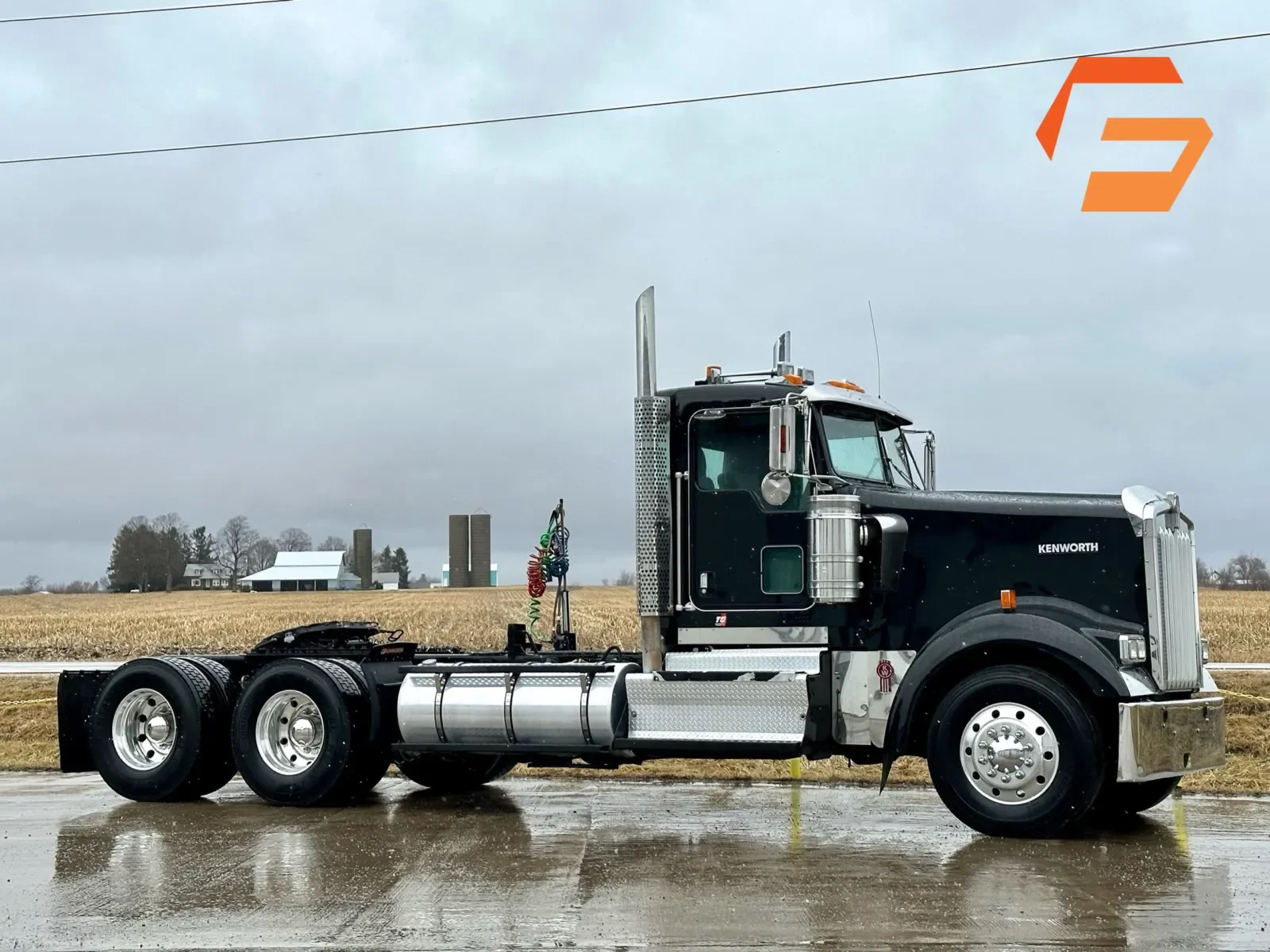 2011 Kenworth W900 in New Lenox, IL
