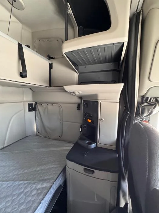 2021 Peterbilt 579 - image 14