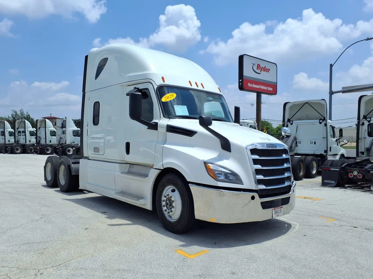 2020 Freightliner Cascadia in Fort Worth, TX — photo 3
