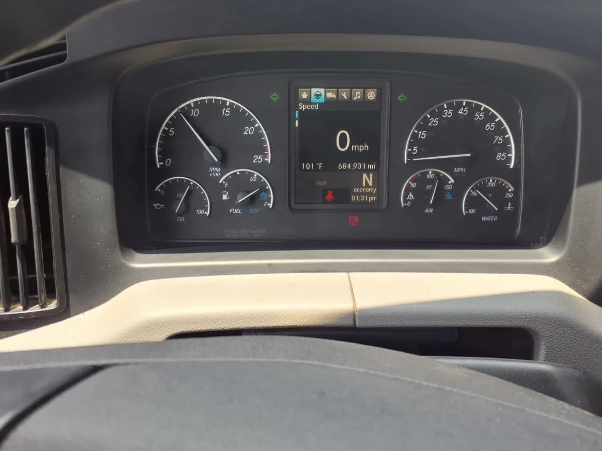 2020 Freightliner Cascadia in Fort Worth, TX — photo 12