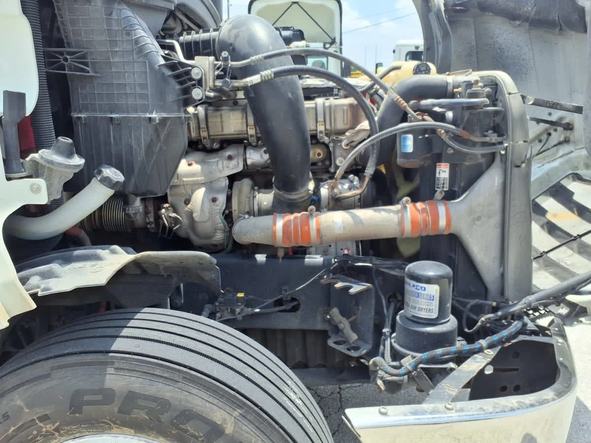 2020 Freightliner Cascadia in Fort Worth, TX — photo 11