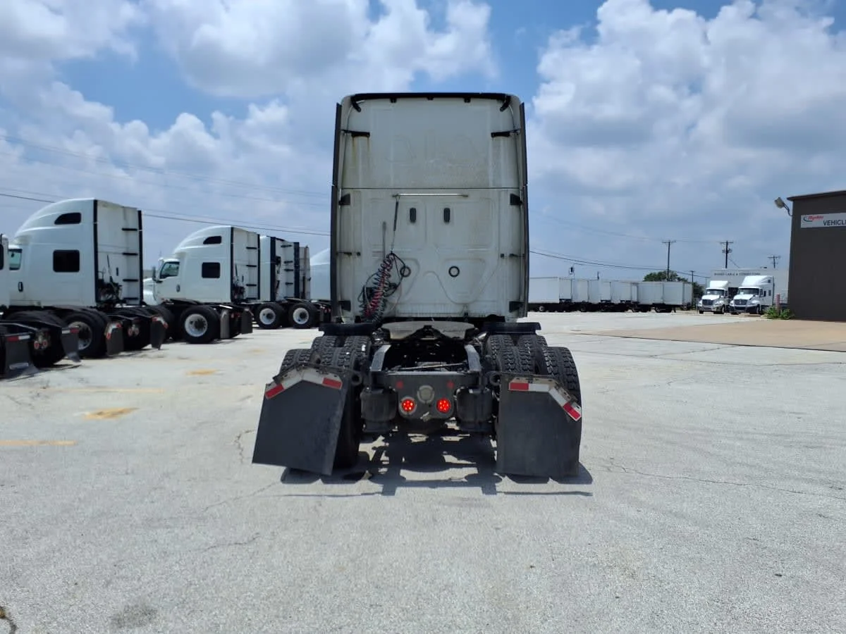 2020 Freightliner Cascadia in Fort Worth, TX — photo 5