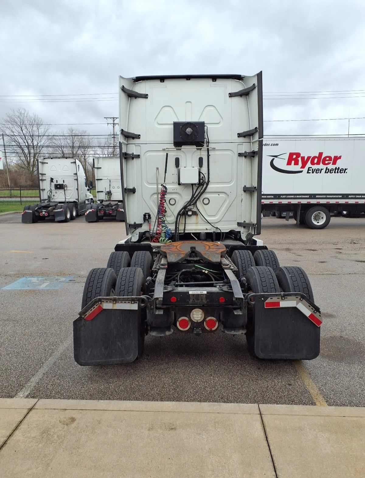 2019 Freightliner Cascadia - image 5