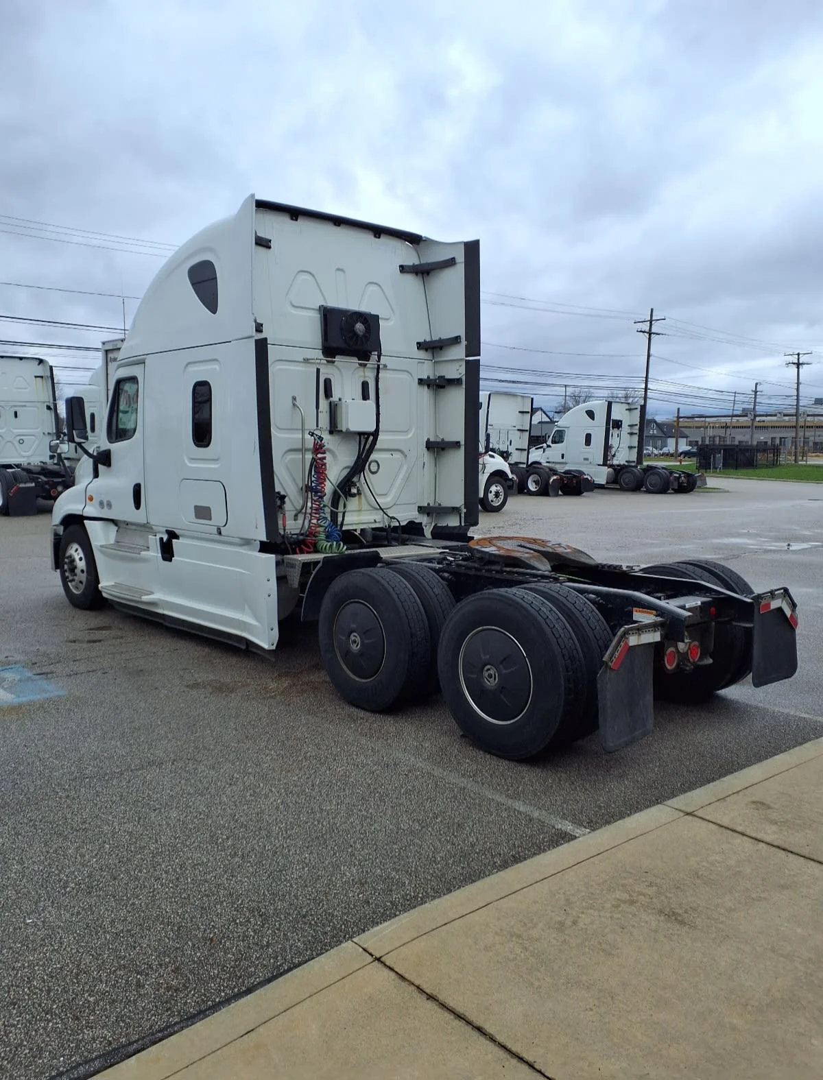 2019 Freightliner Cascadia - image 6