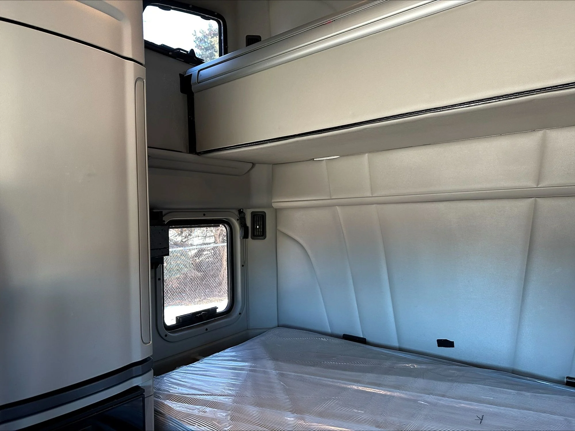 2023 Peterbilt 579 - image 13