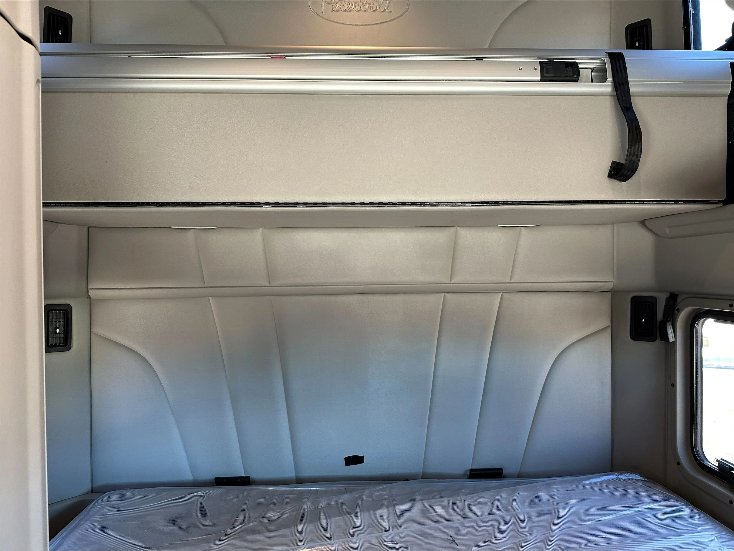 2023 Peterbilt 579 - image 10