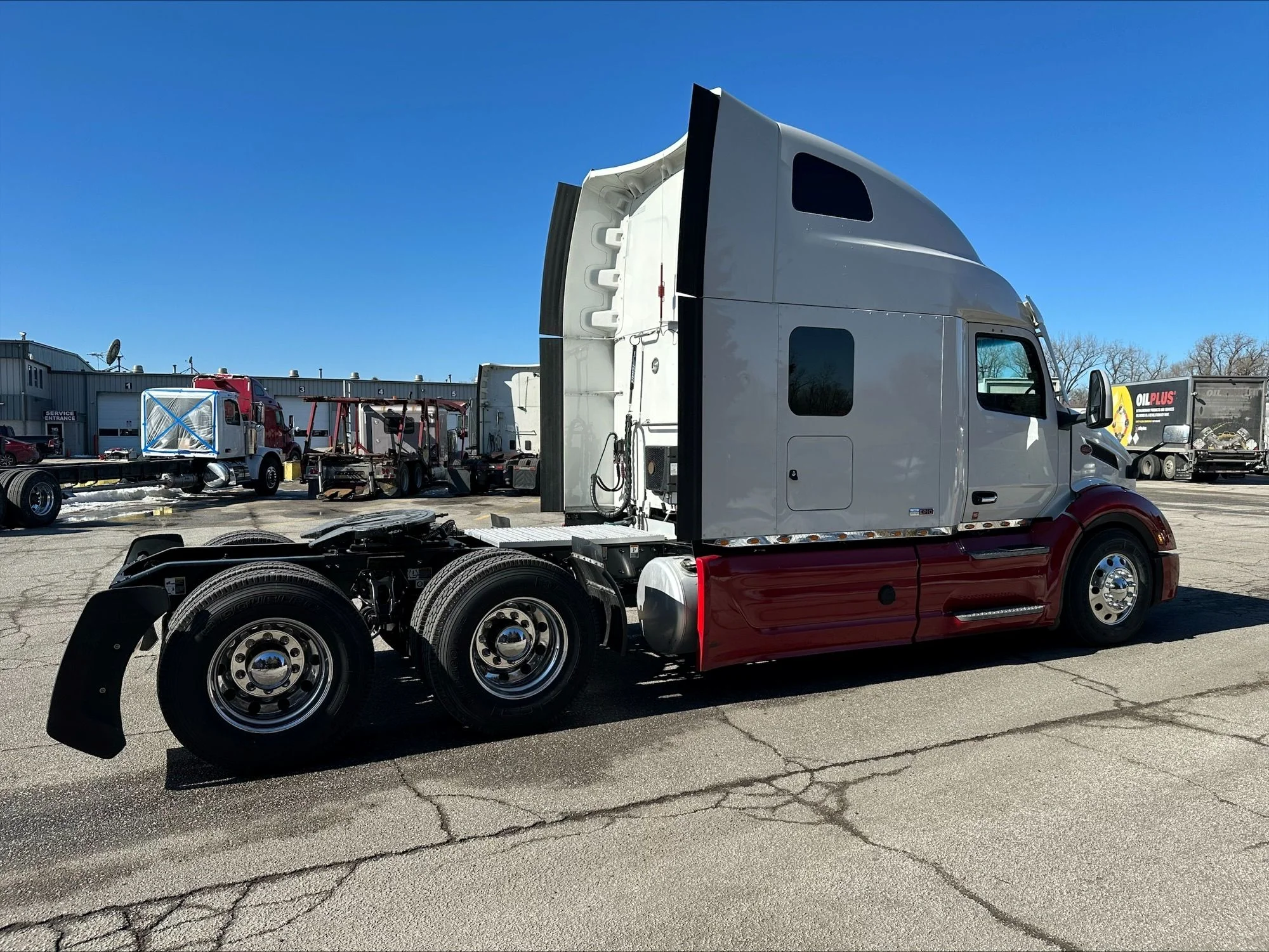 2023 Peterbilt 579 - image 3