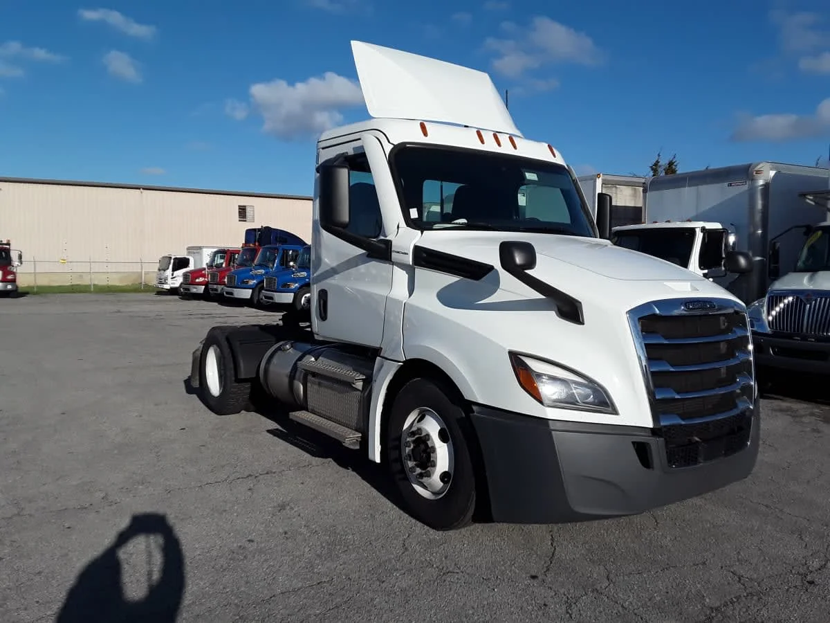 2022 Freightliner Cascadia in La Vergne, TN — photo 3