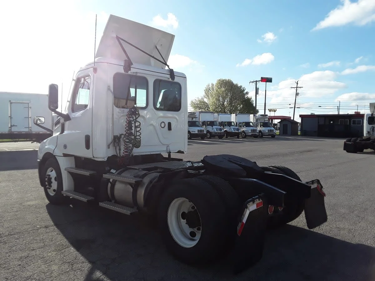 2022 Freightliner Cascadia in La Vergne, TN — photo 6