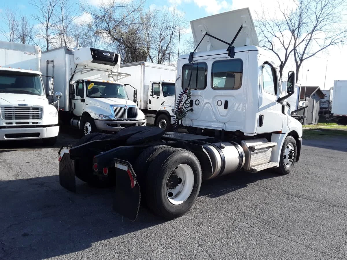 2022 Freightliner Cascadia in La Vergne, TN — photo 4