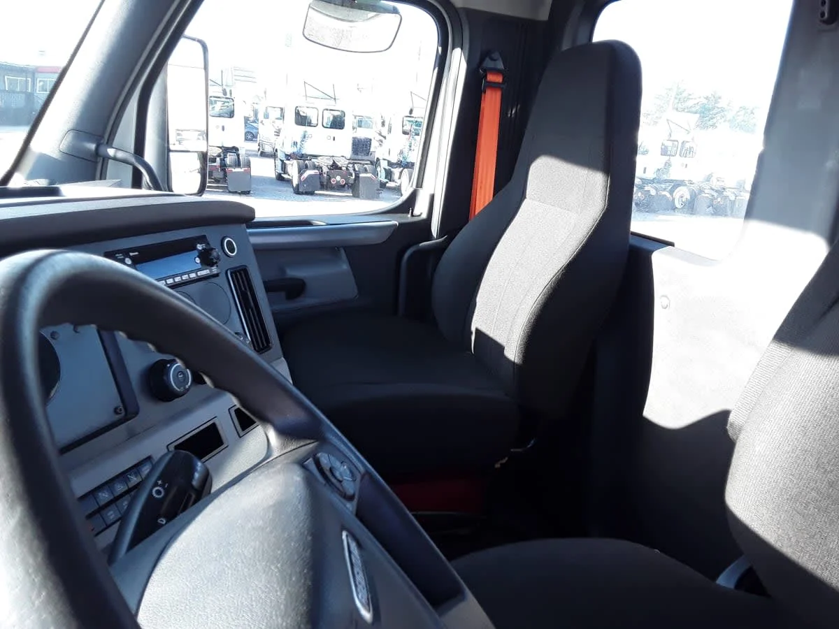 2022 Freightliner Cascadia in La Vergne, TN — photo 7