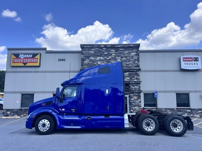 2022 Peterbilt 579 - image 2
