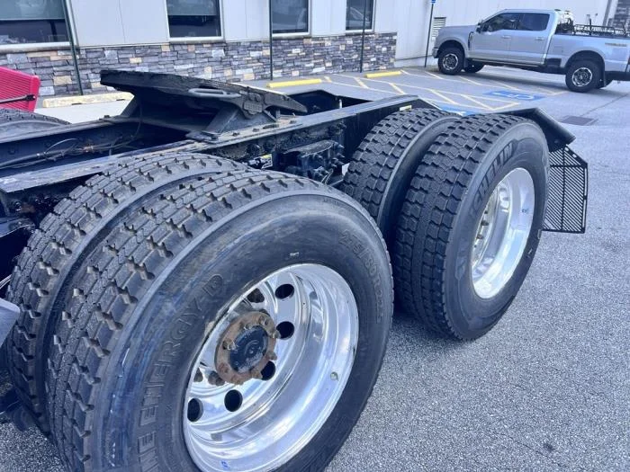 2022 Peterbilt 579 - image 5