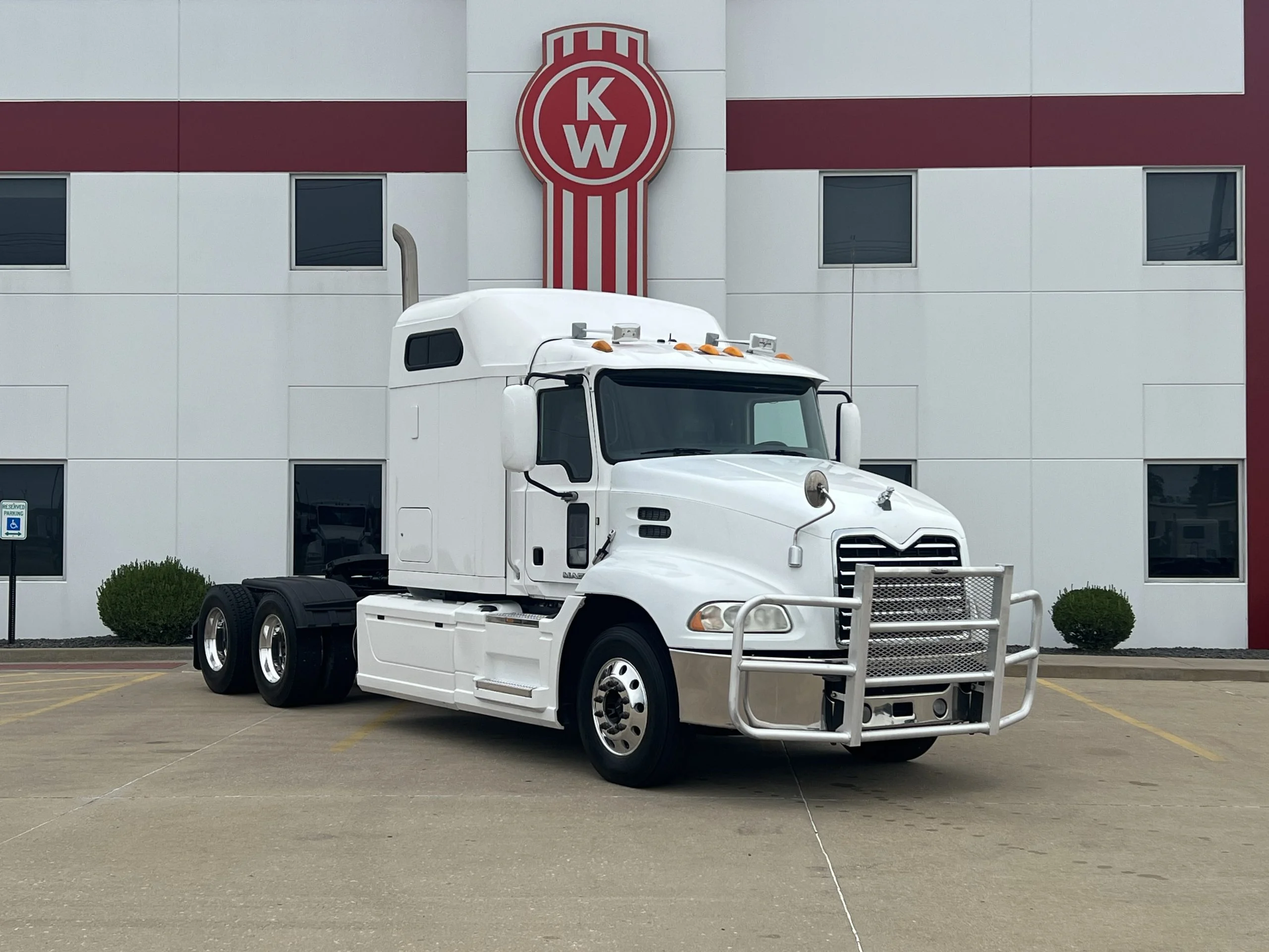 2019 Mack Pinnacle in Troy, IL — photo 3