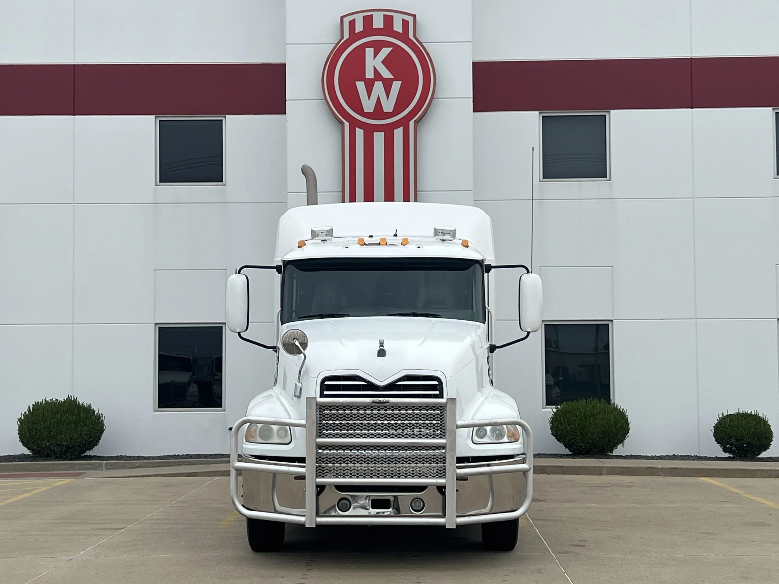 2019 Mack Pinnacle in Troy, IL — photo 2