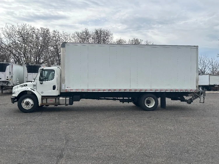 2020 Freightliner M2 106 in Brooklyn Park, MN — photo 4