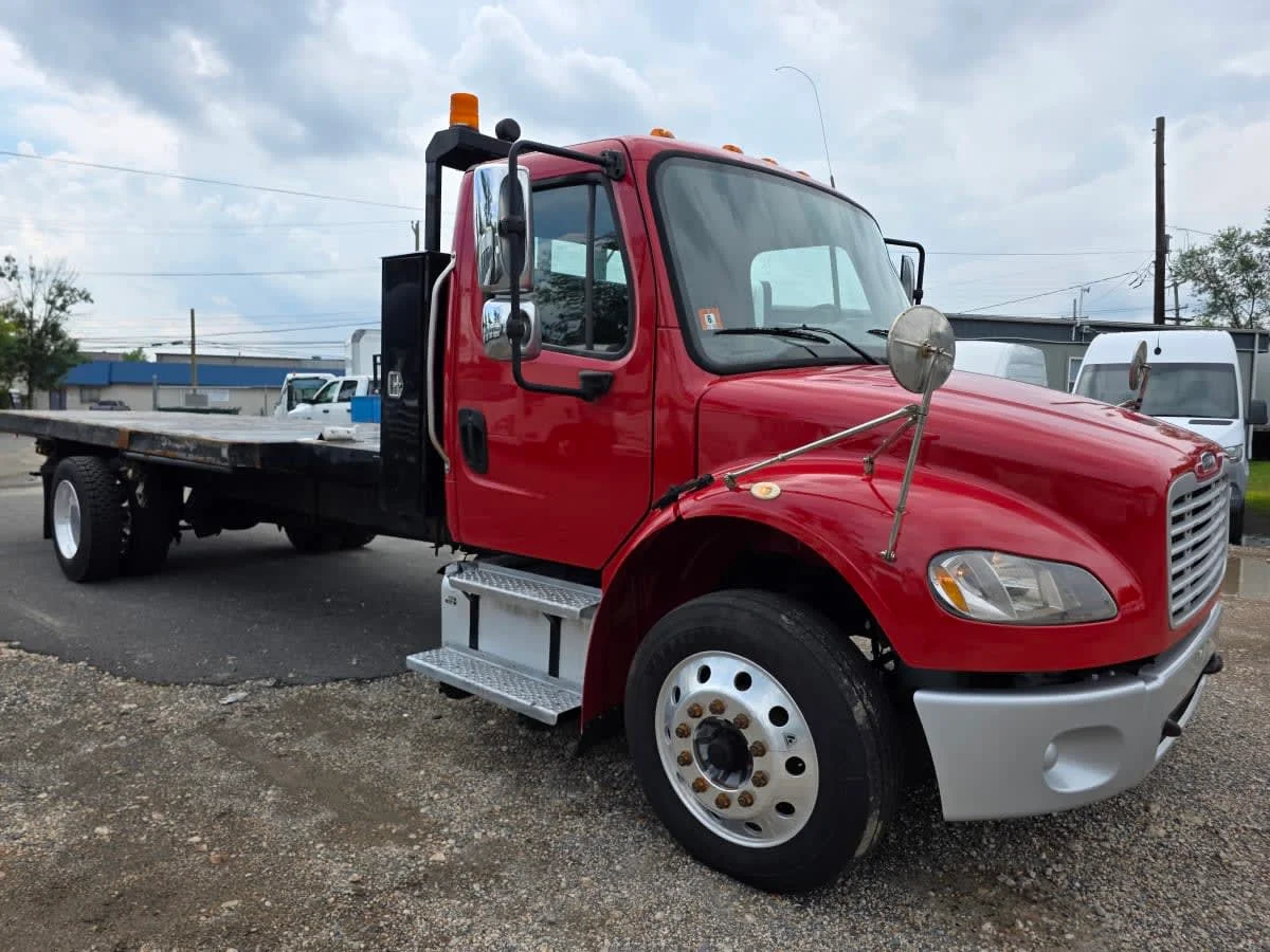 2018 Freightliner M2 106 - image 3