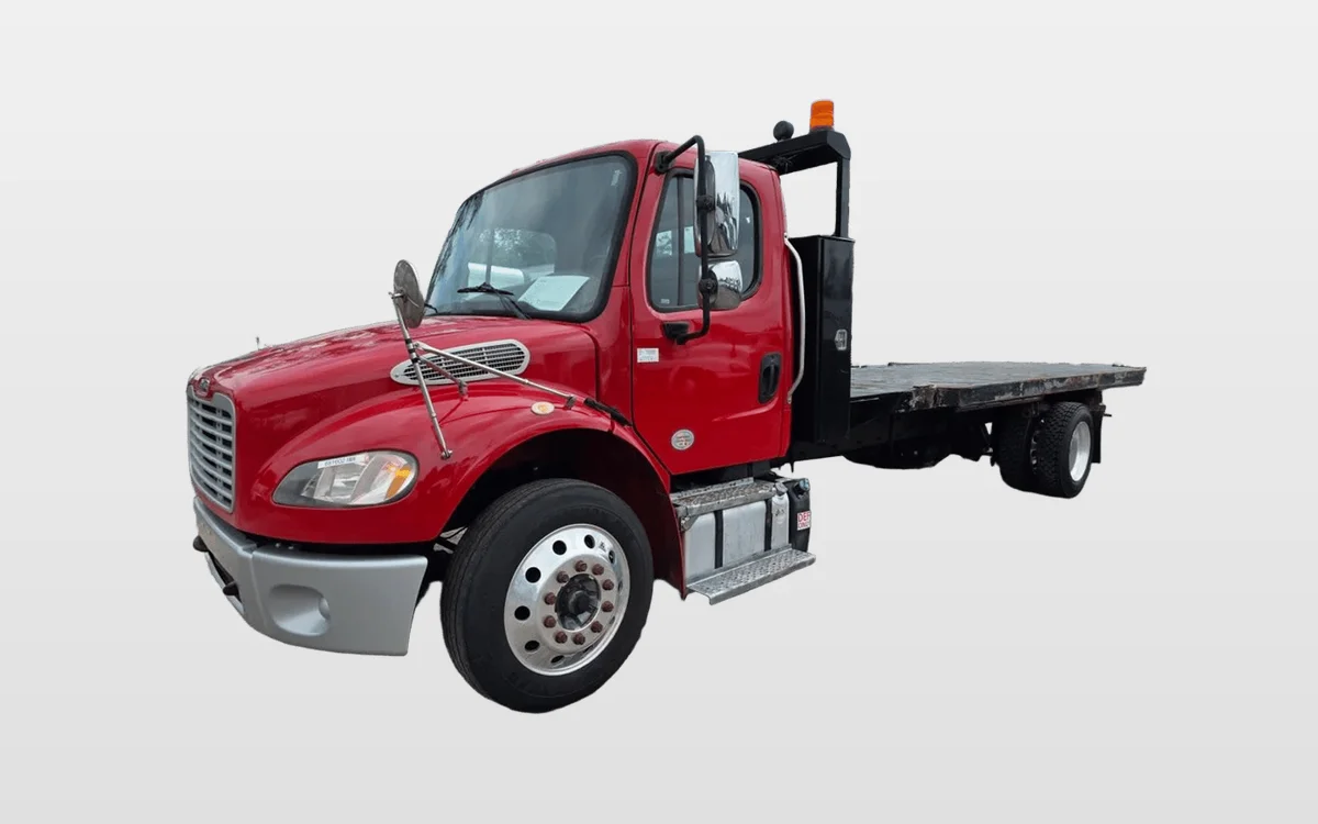 2018 Freightliner M2 106 - image 1