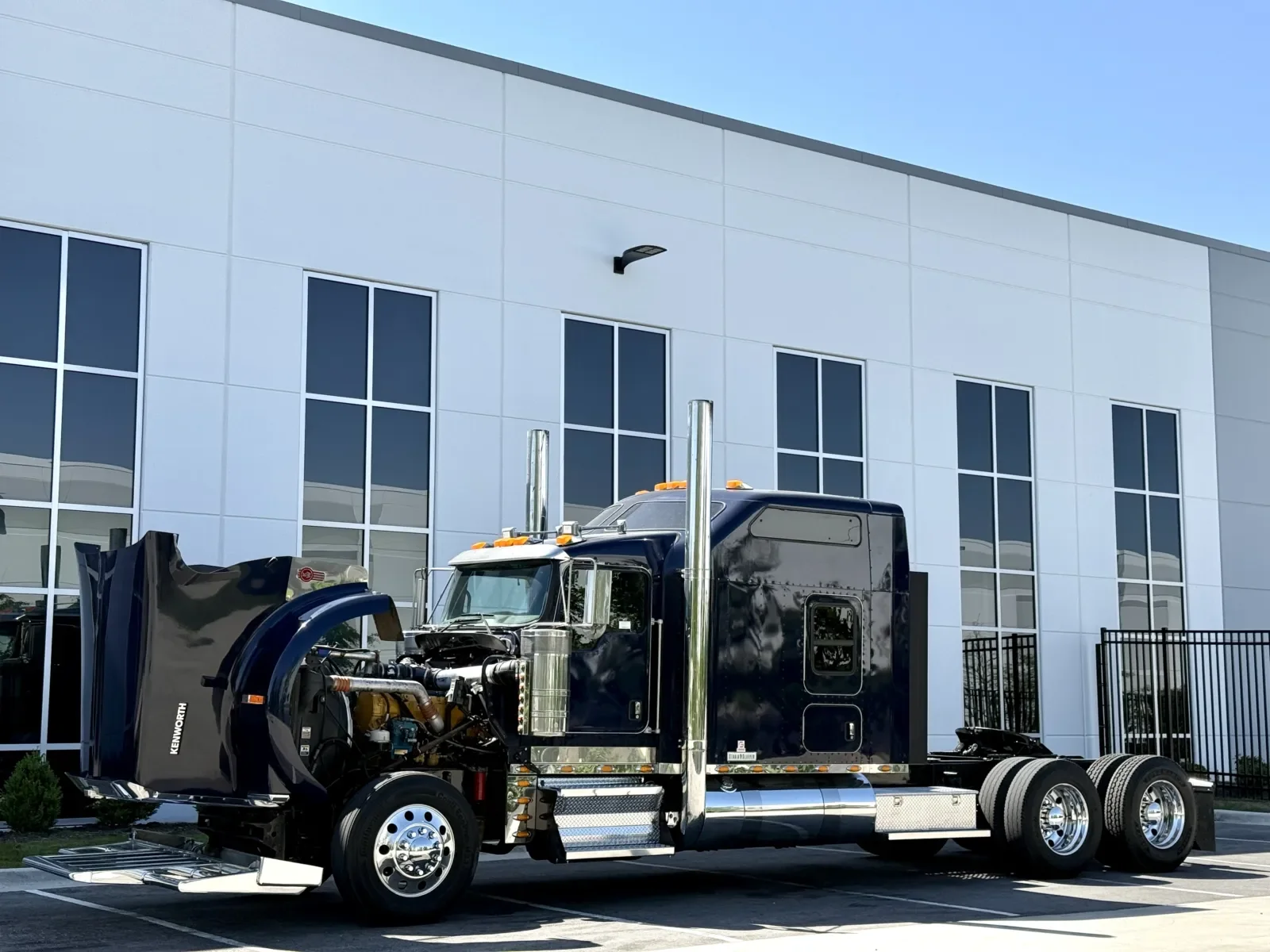 2018 Kenworth W900 in New Lenox, IL — photo 10