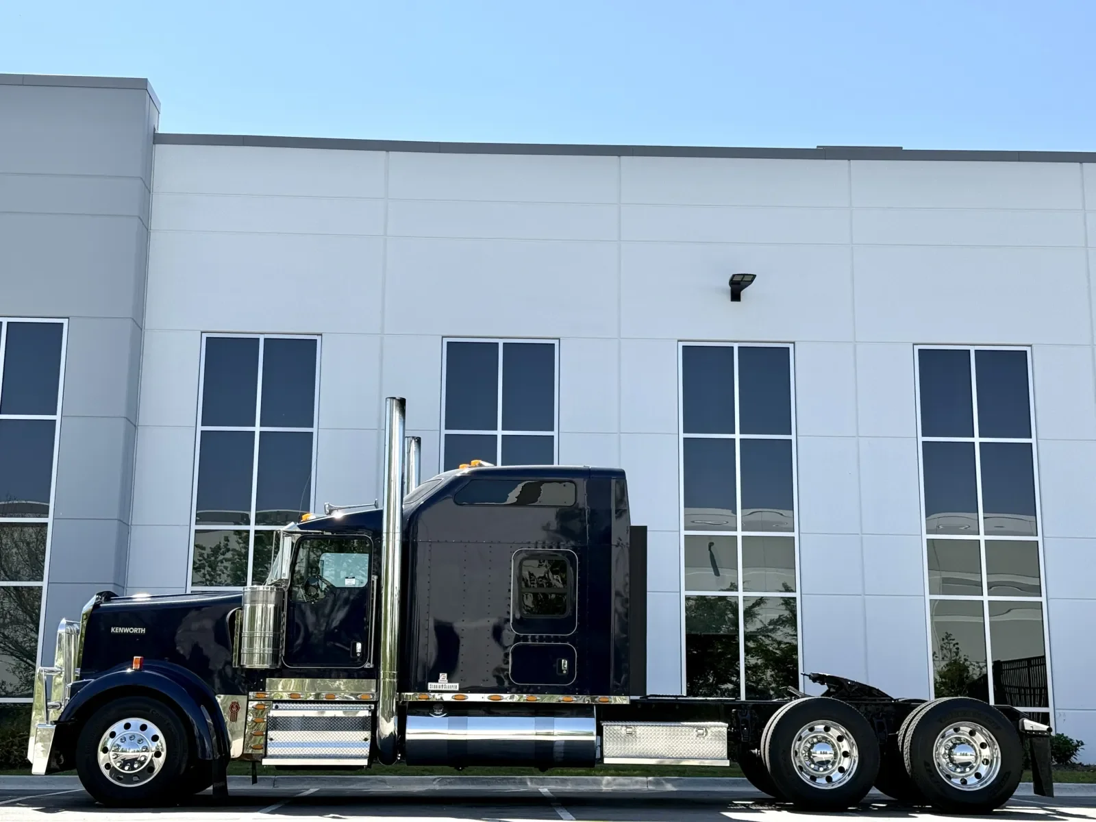 2018 Kenworth W900 in New Lenox, IL — photo 4