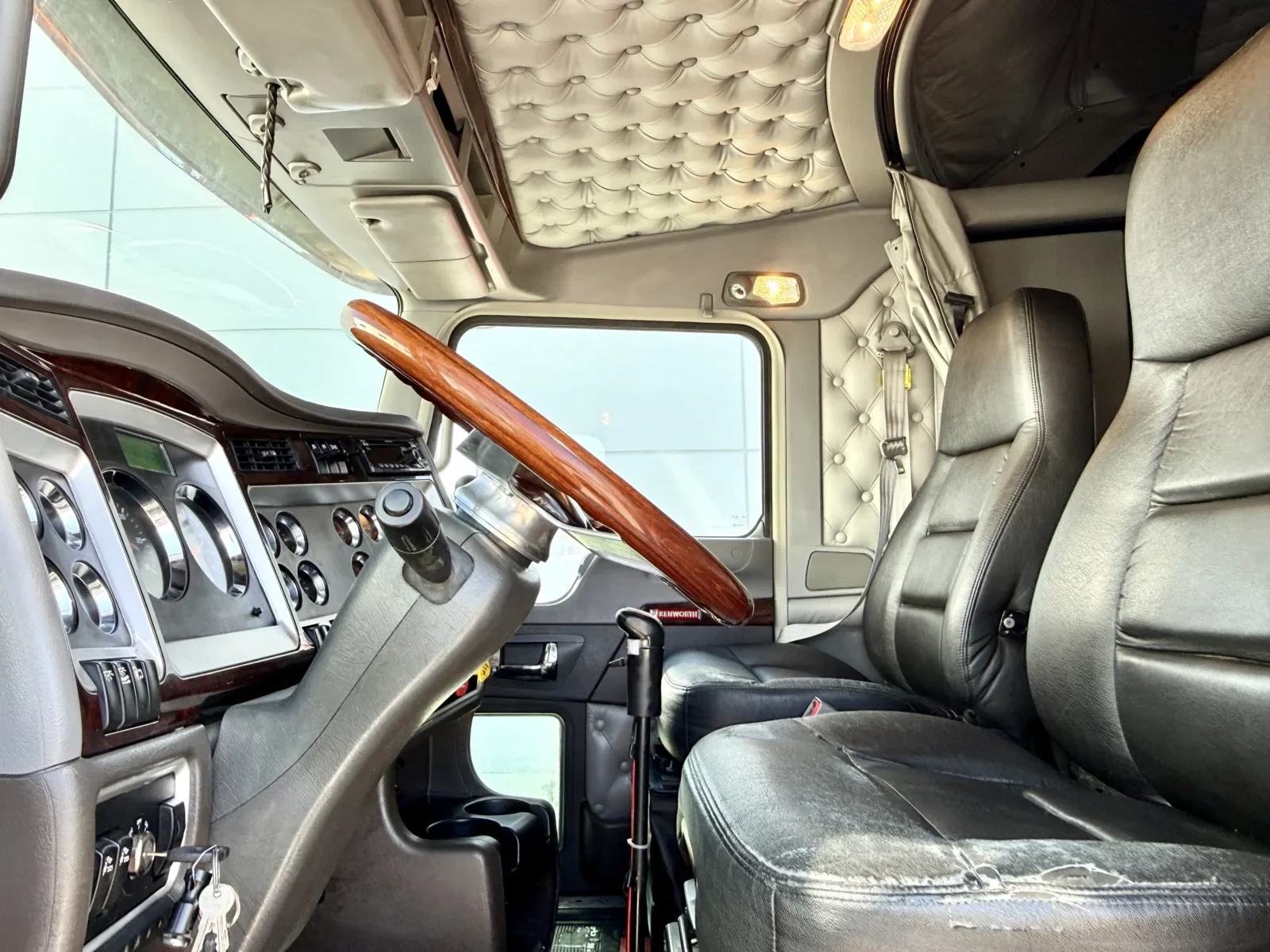 2018 Kenworth W900 in New Lenox, IL — photo 14