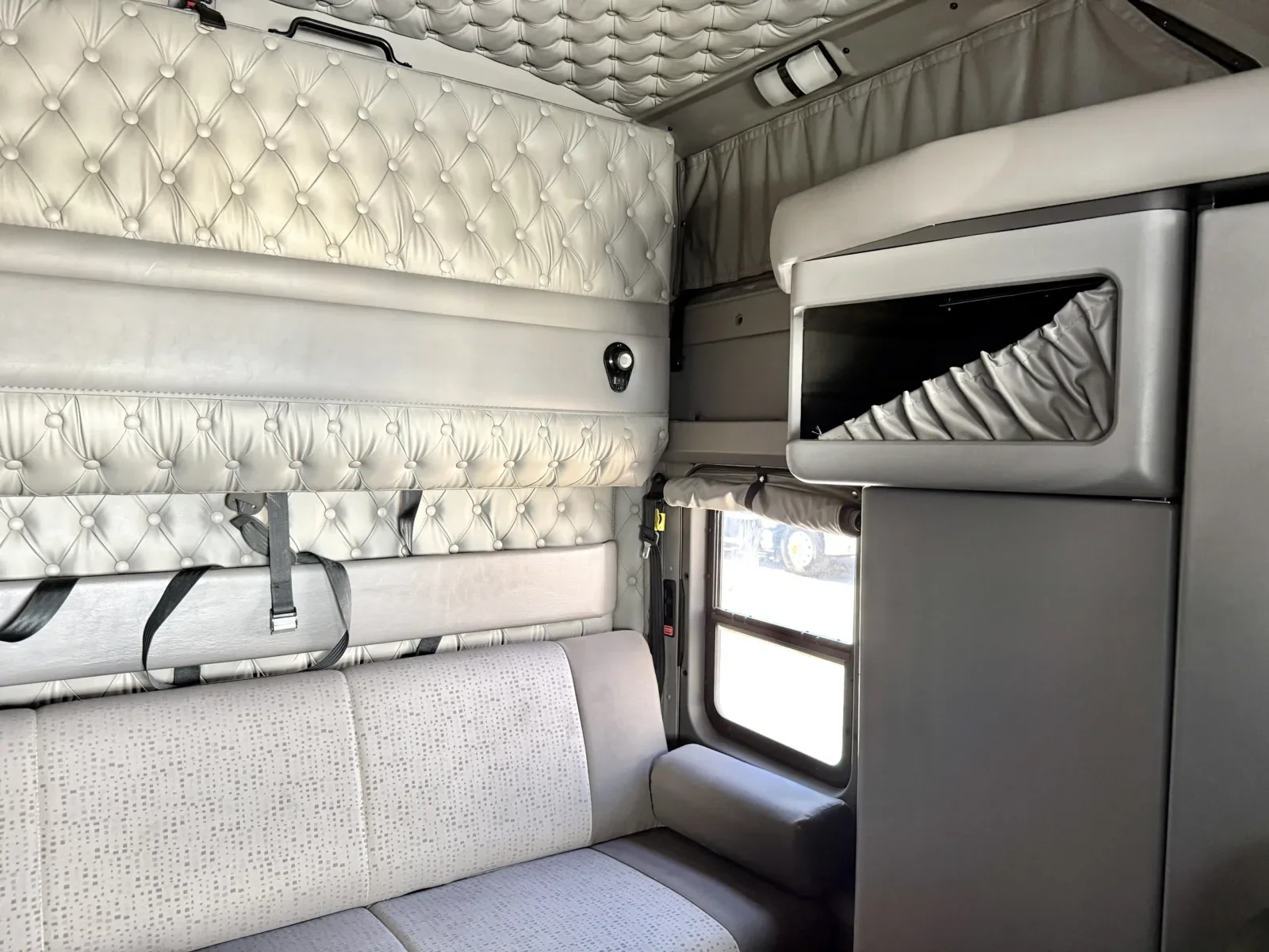 2018 Kenworth W900 in New Lenox, IL — photo 24