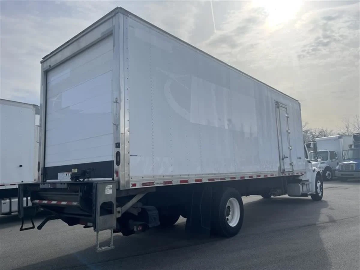 2018 Freightliner M2 106 in Beltsville, MD — photo 4