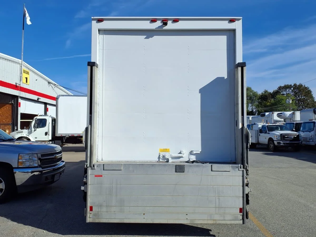2020 Isuzu NRR in Salisbury, MA — photo 5