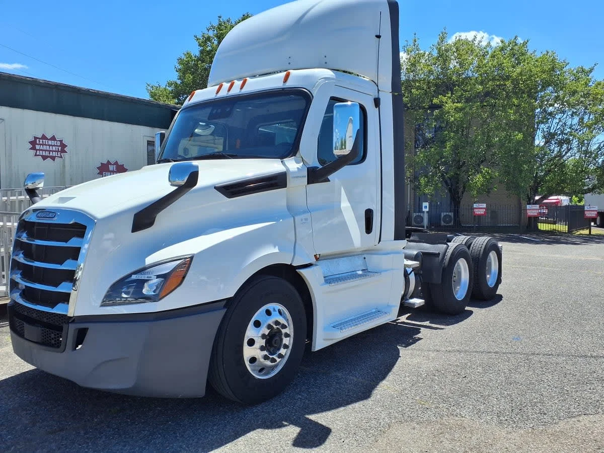 2023 Freightliner Cascadia in Knoxville, TN