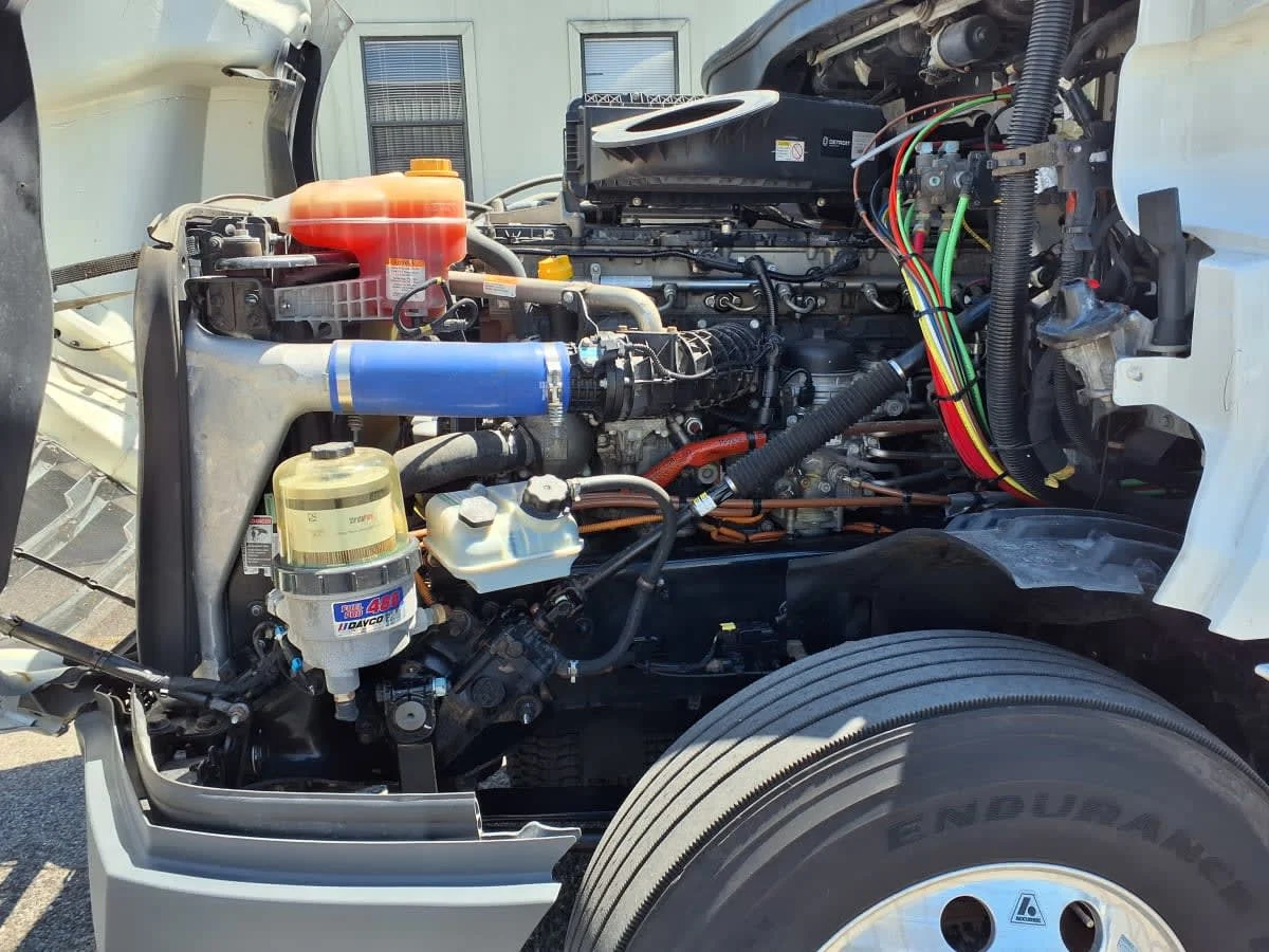 2023 Freightliner Cascadia in Knoxville, TN — photo 8