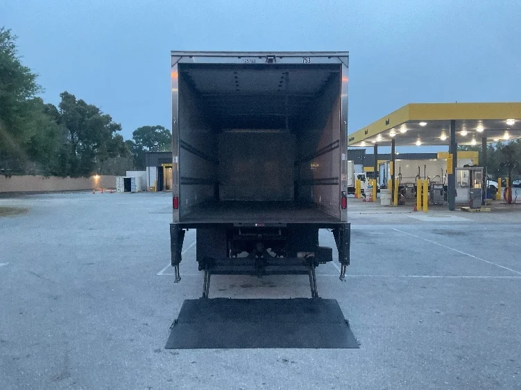 2018 Freightliner eM2 in Tampa, FL — photo 9
