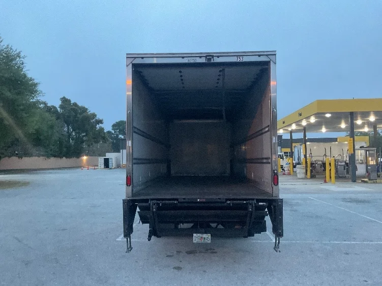 2018 Freightliner eM2 in Tampa, FL — photo 8