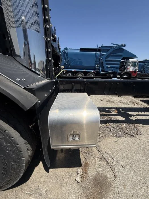 2025 Peterbilt 520 in Los Angeles, CA — photo 8