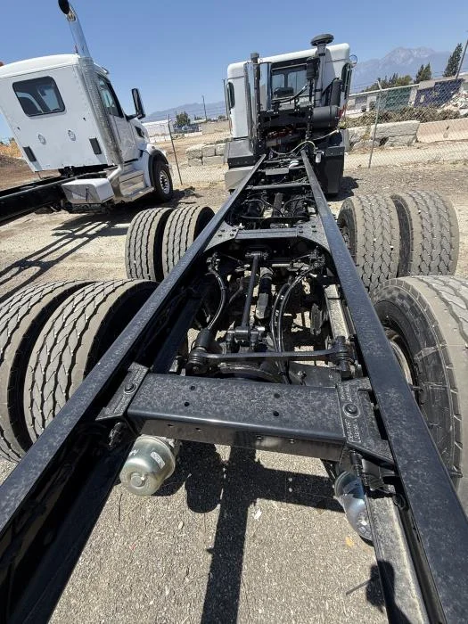 2025 Peterbilt 520 in Los Angeles, CA — photo 11