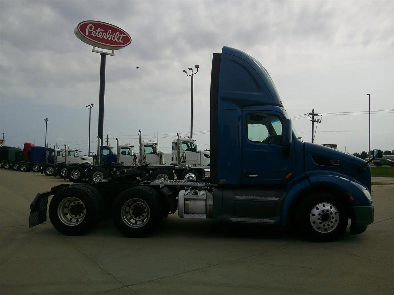 2018 Peterbilt 579 in Eau Claire, WI — photo 3