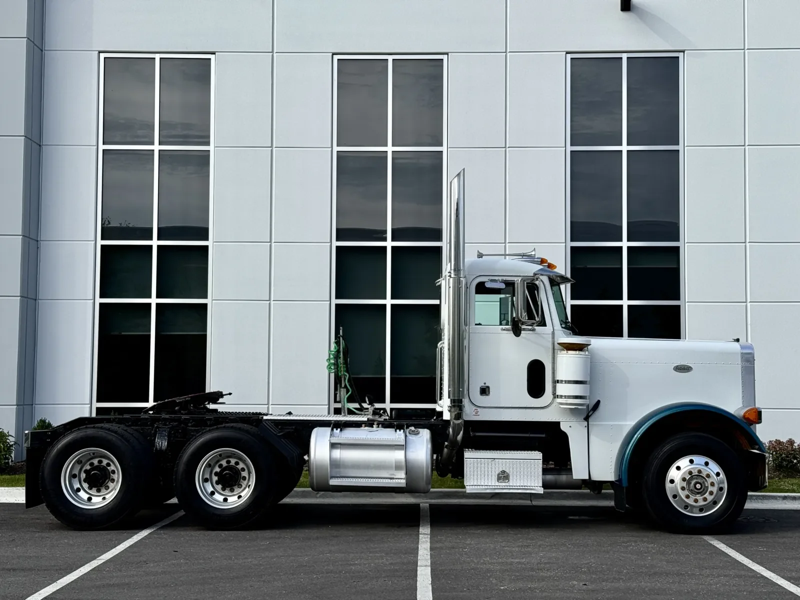 1998 Peterbilt 379 in New Lenox, IL — photo 3