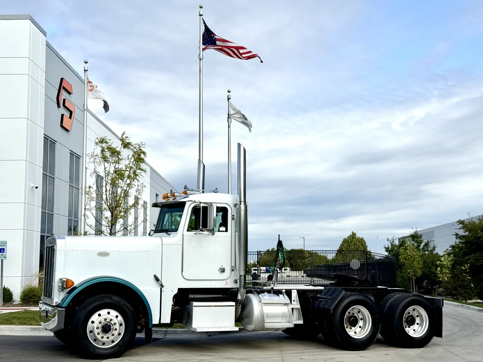 1998 Peterbilt 379 in New Lenox, IL