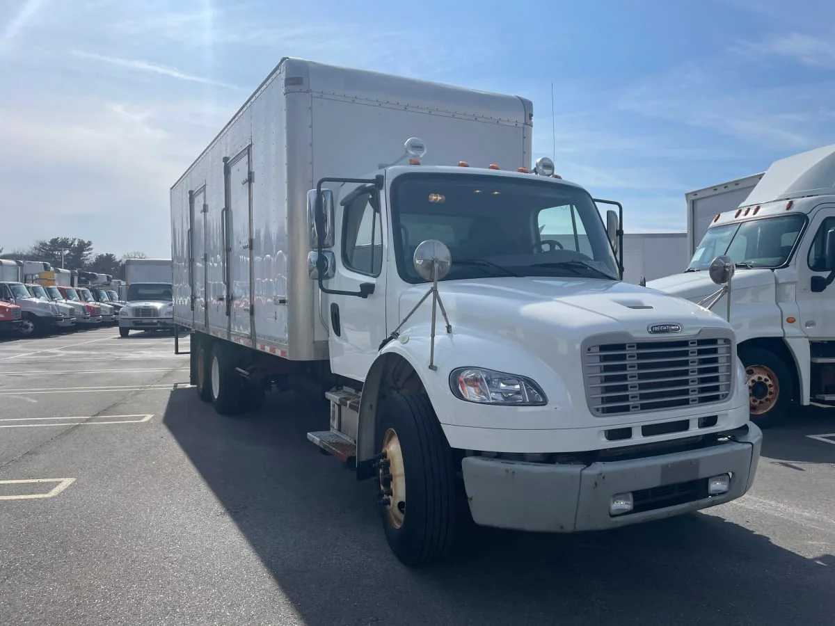 2018 Freightliner M2 106 - image 3