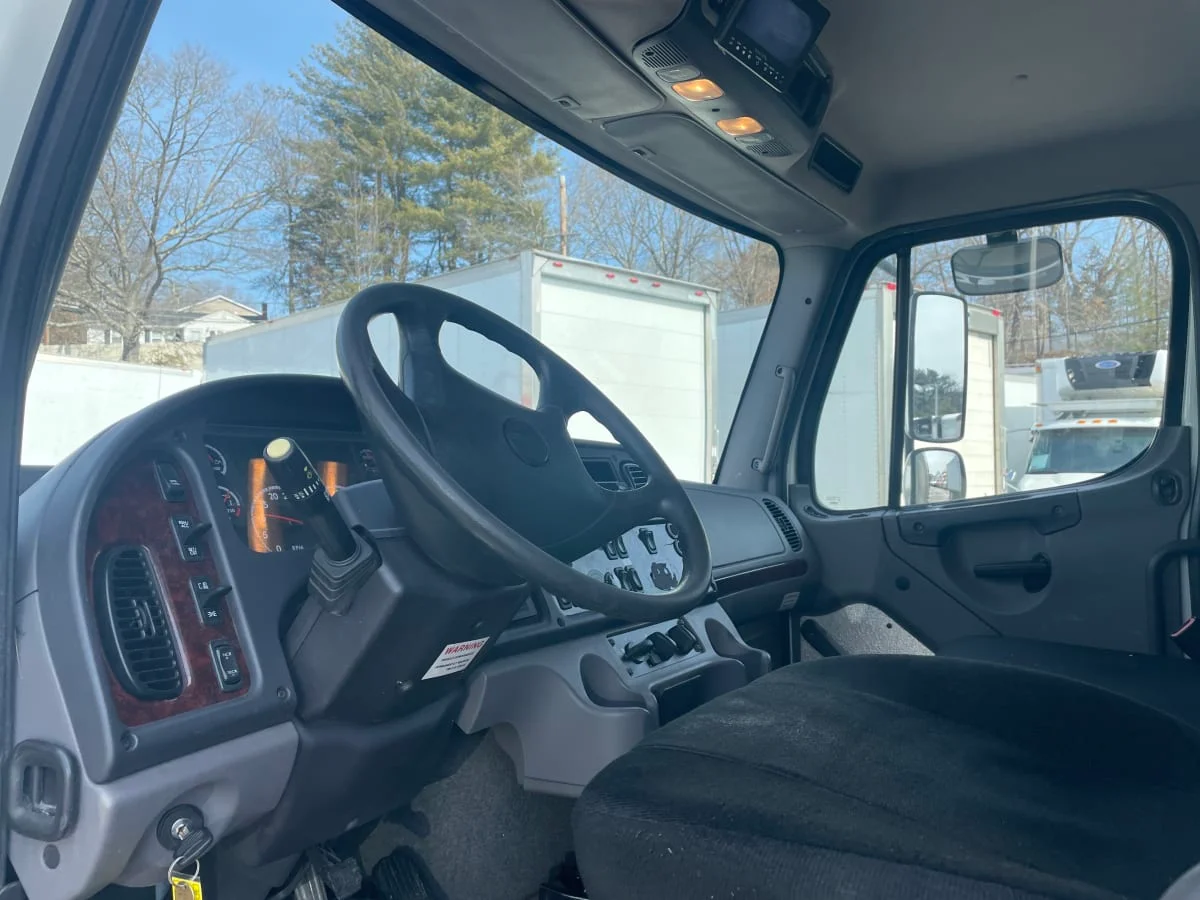 2018 Freightliner M2 106 - image 7
