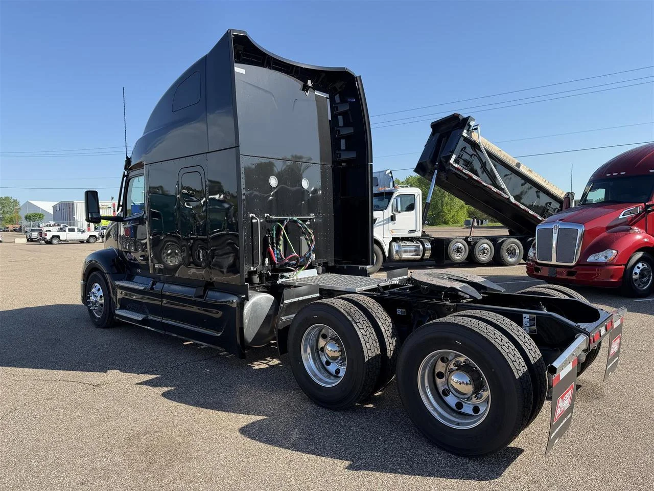 2027 Peterbilt 579 in Eau Claire, WI — photo 2