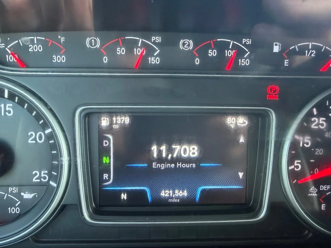 2021 International LT - image 1