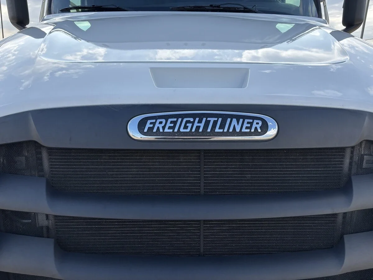 2024 Freightliner Cascadia - image 3