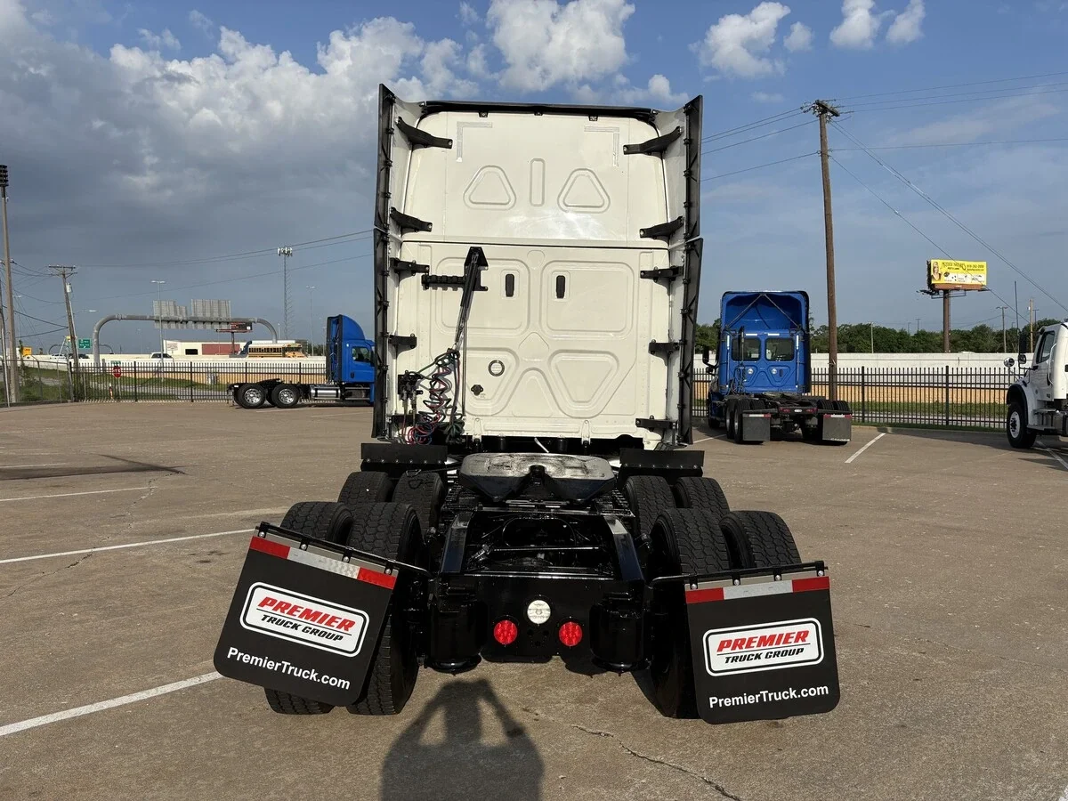 2024 Freightliner Cascadia - image 4