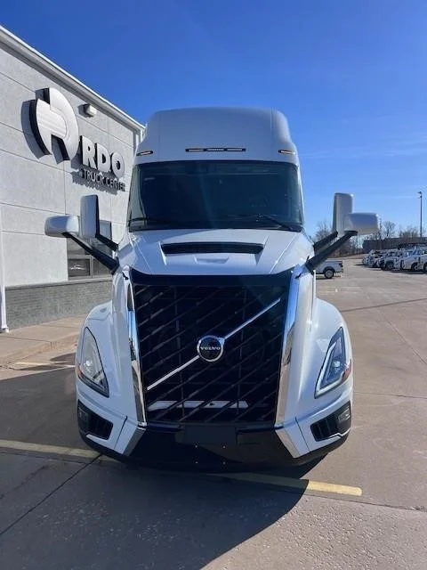 2025 Volvo VNL 660