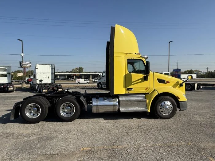 2021 Peterbilt 579 in Pontoon Beach, IL — photo 10